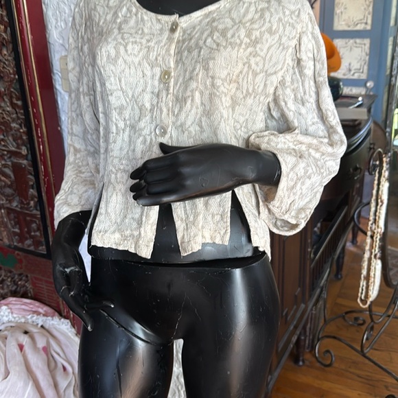 Elegant Cream Button-Up Women's Top - Picture 16 of 16